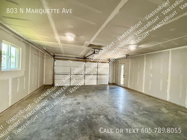 Building Photo - 803 N Marquette Ave