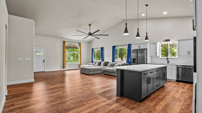 Building Photo - 3312-E 1/4 E 1/4 Rd