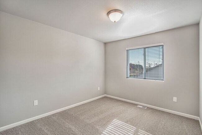 Building Photo - 5484 Eagle Glen Dr SW