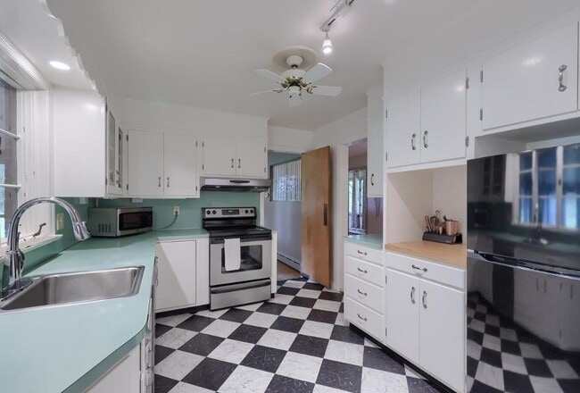 Building Photo - 376 Arbor Rd