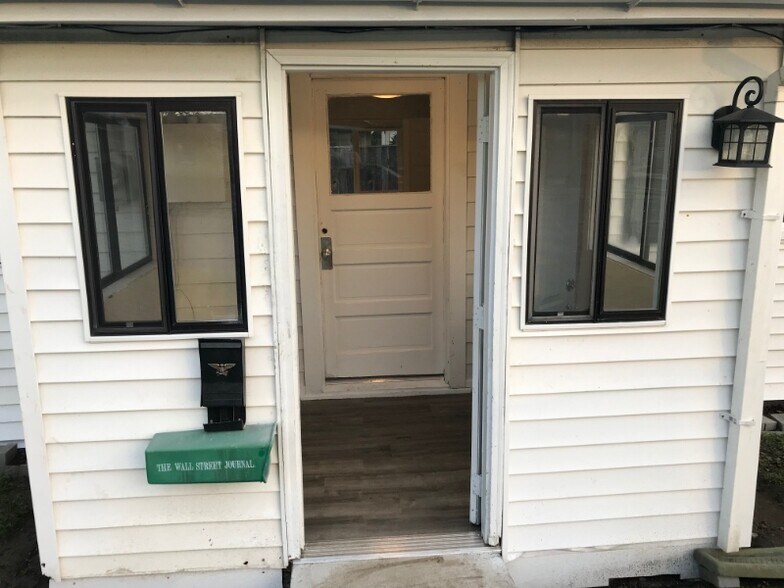 Building Photo - 1002 Naval Ave