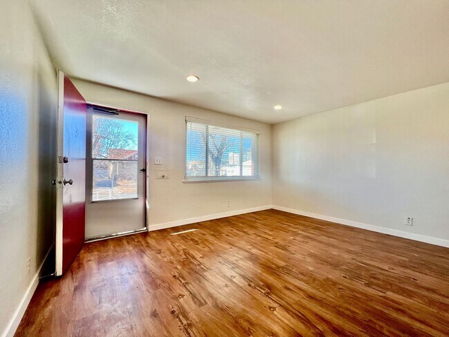 Building Photo - Sloans Lake