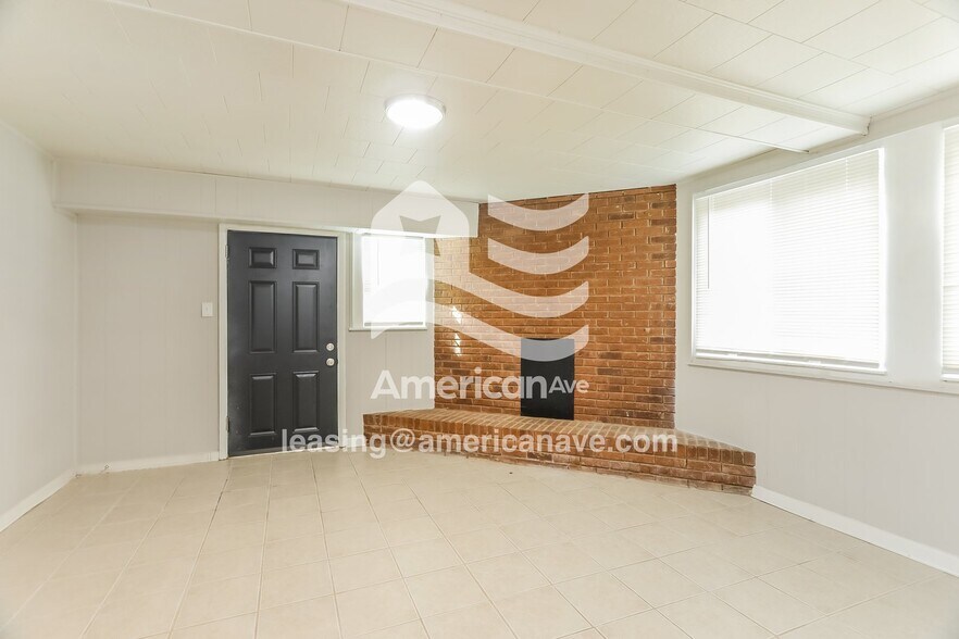 Building Photo - 716 84th Pl S
