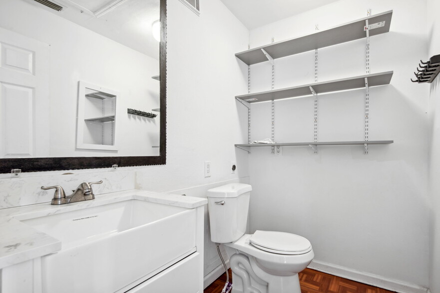 Building Photo - 3127 W Sligh Ave