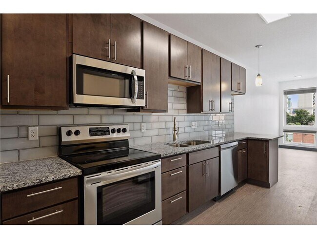 Building Photo - 2810 Park Ave