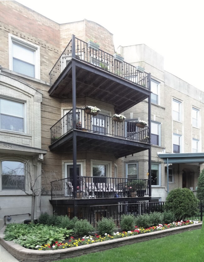 Building Photo - 4635 N Malden St