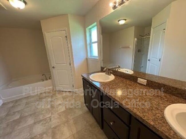 Building Photo - 6330 SW 48th Ave