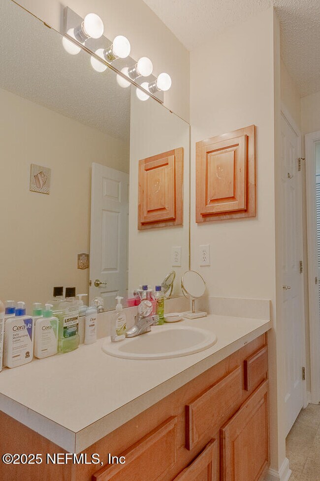 Building Photo - 4393 Pebble Brook Dr