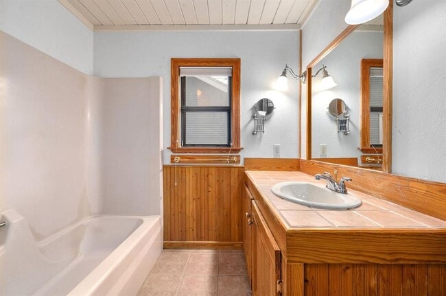 Building Photo - 1811 Waterston Ave