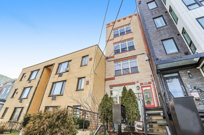 Building Photo - 816 Kennedy St NW