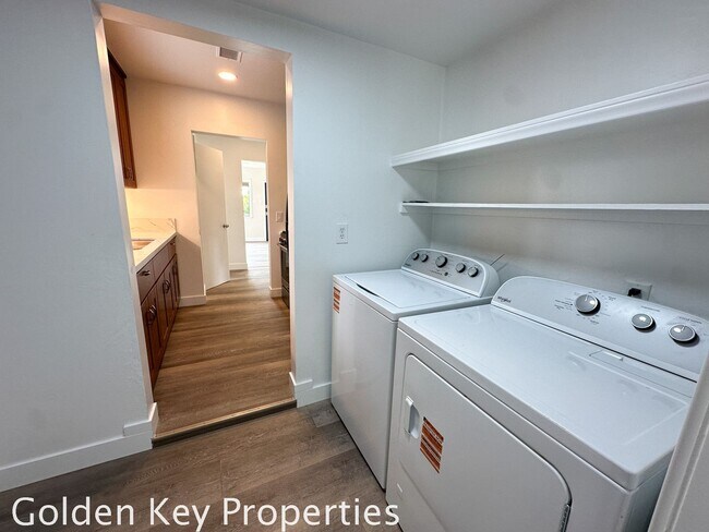 Building Photo - Beautifully remodeled single-level home in...