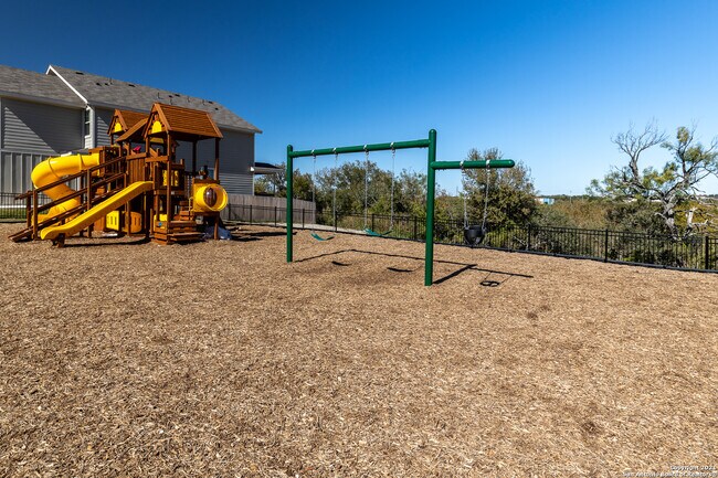 Building Photo - 10351 Lynwood Crk