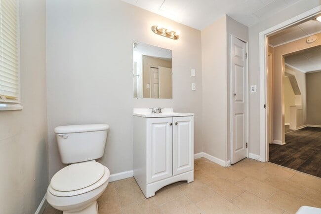 Building Photo - Charming Renovated 2BR Home – Full of Char...