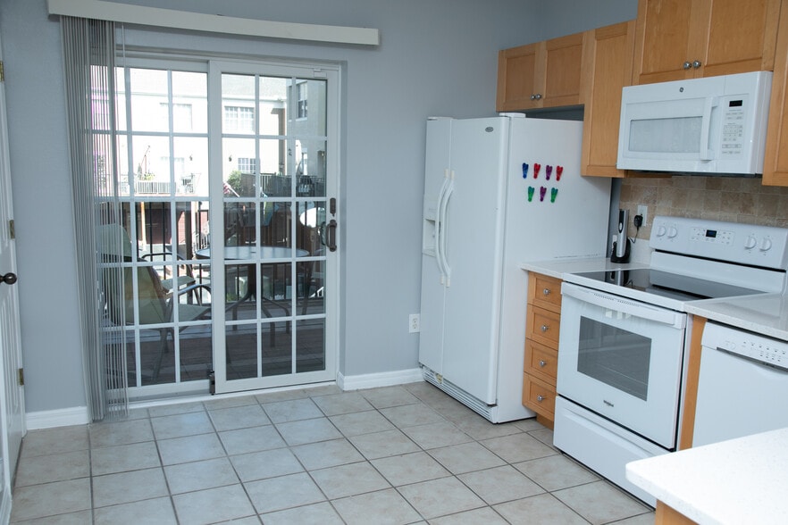 Balcony/patio door - 343 E Church St