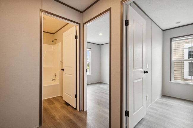 Building Photo - 10 Benjamin Ln