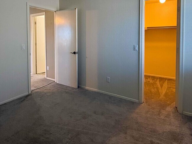 Building Photo - 3103 W Zachary Dr