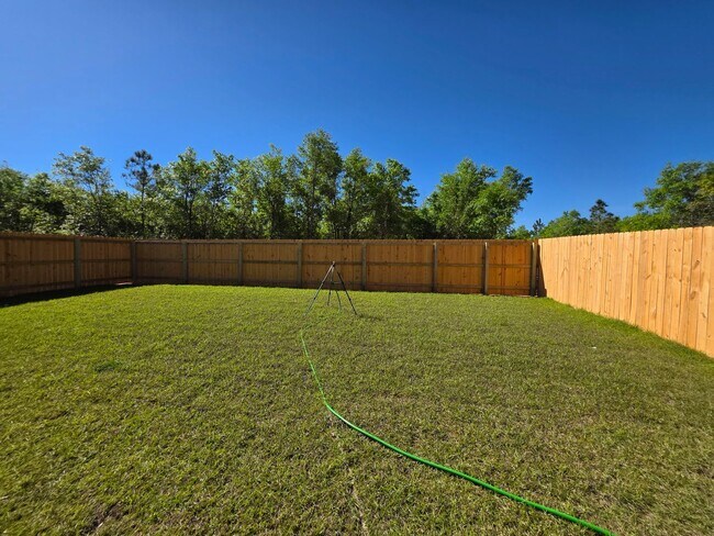 Building Photo - Brand new 5BR/3BA with Amenities Galore