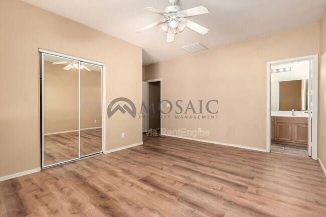 Building Photo - 6118 E Valley View Dr