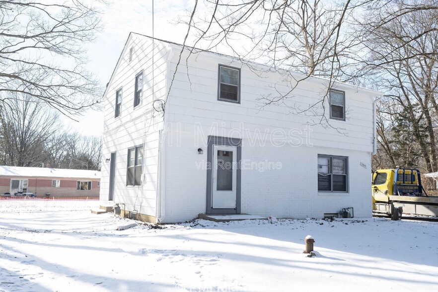 Building Photo - 1857 W 60th St