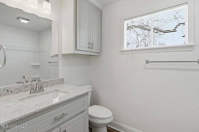 Building Photo - 126 Joanie St