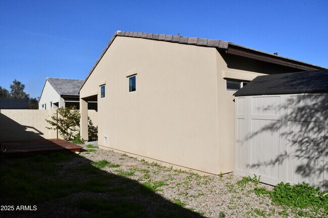 Building Photo - 2362 W Sierra Vista Dr