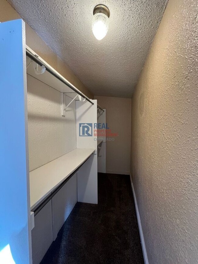 Building Photo - 2120 W Gill Pl