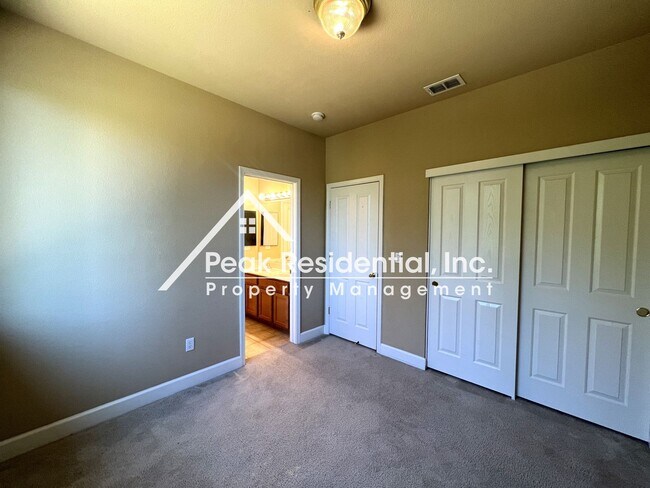 Building Photo - Spacious Anatolia 6bd/3.5ba Home with 5 Car Garage