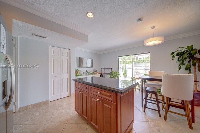 Building Photo - 5555 Ludlam Rd