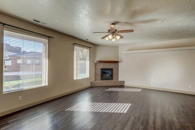 Building Photo - Beautifully Designed 5 Bedroom Home in Was...