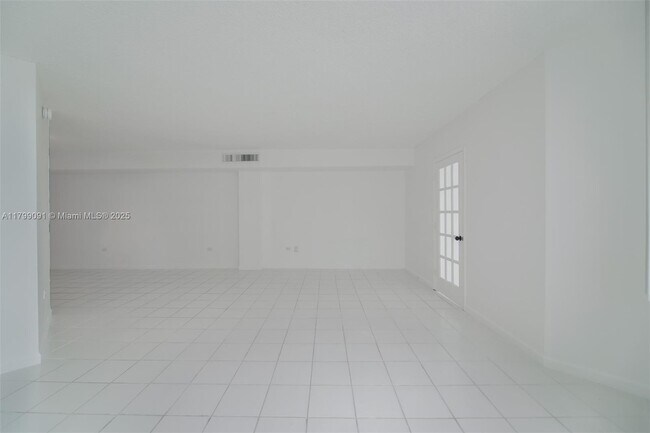Building Photo - 801 Brickell Bay Dr