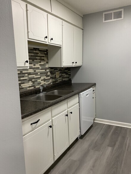 Building Photo - Chalet South