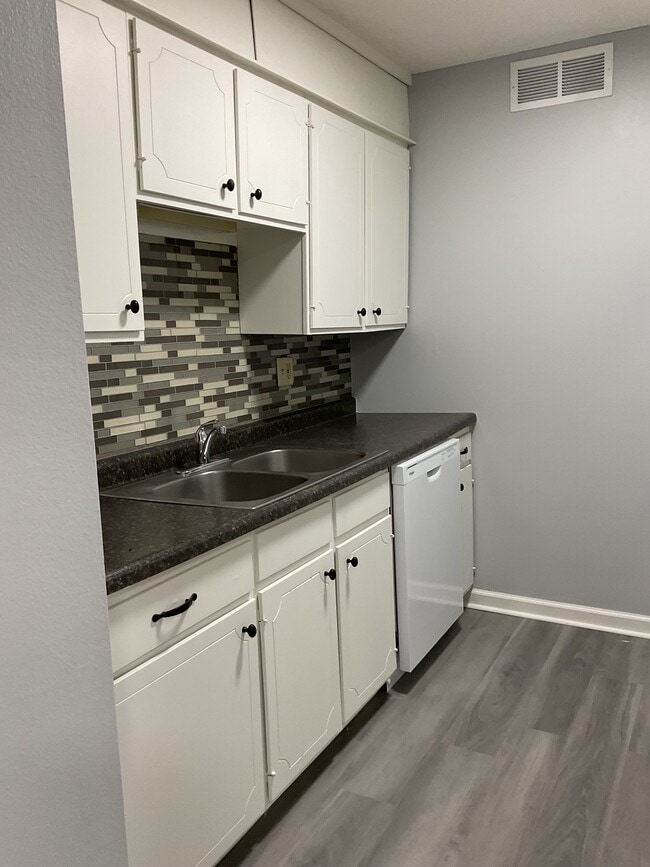 Building Photo - Chalet South