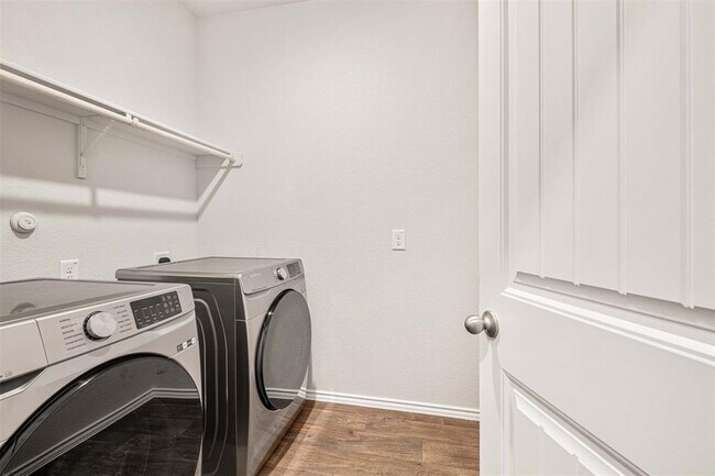 Building Photo - 204 Lily Pond Trl