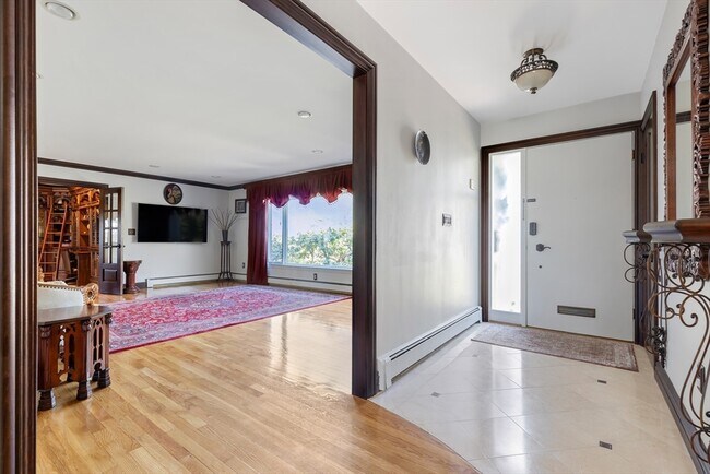 Building Photo - 10 Stonewood Dr