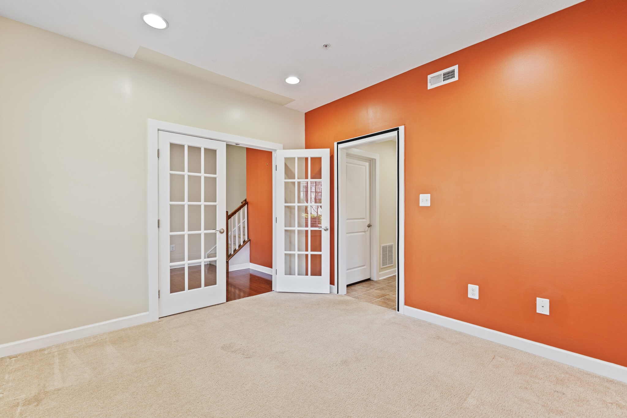 Building Photo - 337 Osona Ln