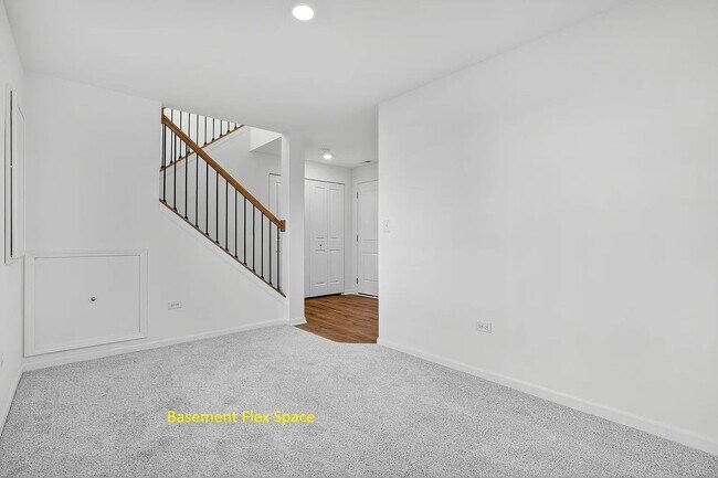 Building Photo - 422 Red Oak Cir