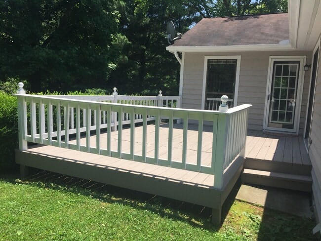 Building Photo - Spacious 3BR 2BA One-level West Knox