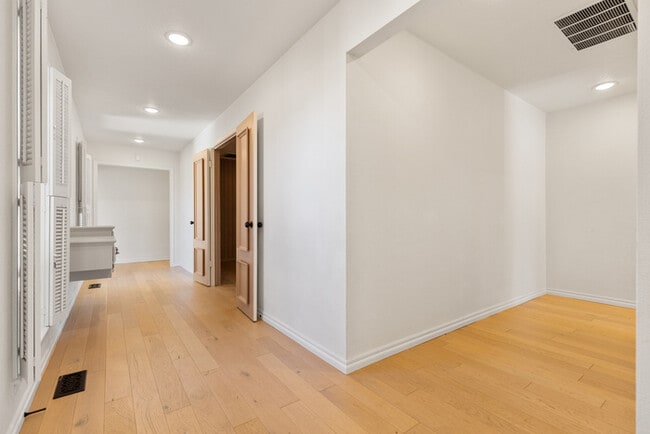 Building Photo - 11416 Leaning Elm Rd