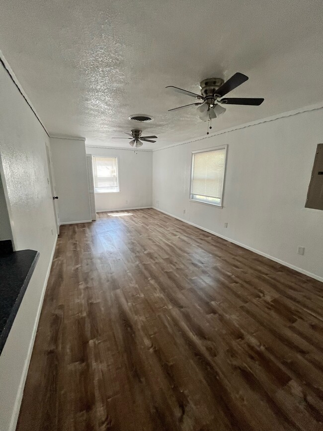 Building Photo - 110 Leighton Dr