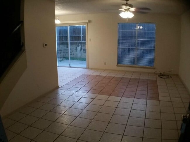 Building Photo - 7204 Creekside Dr