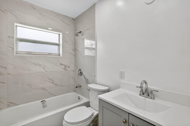 Building Photo - 600 S Mangonia Cir