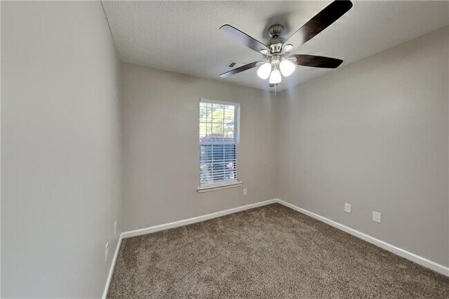 Building Photo - 8435 Sapphire Ln
