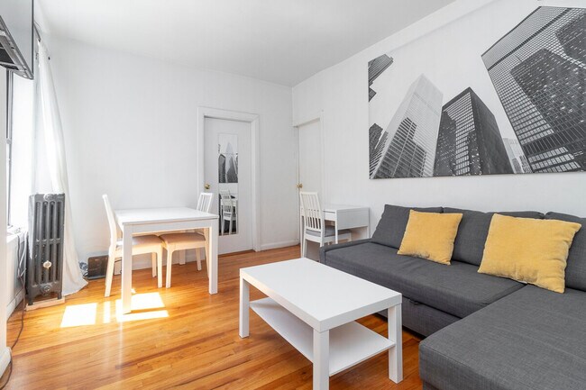 Primary Photo - 315-317-317 E 95th St