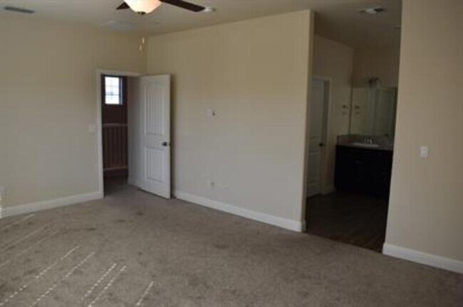 Building Photo - 2430 Quesada Dr