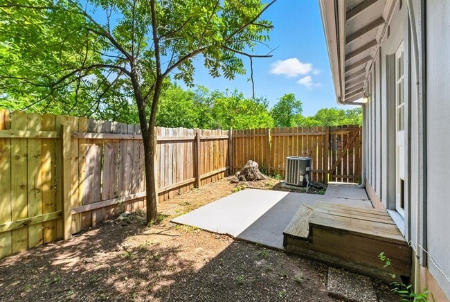 Building Photo - 2600 Brickford Cove