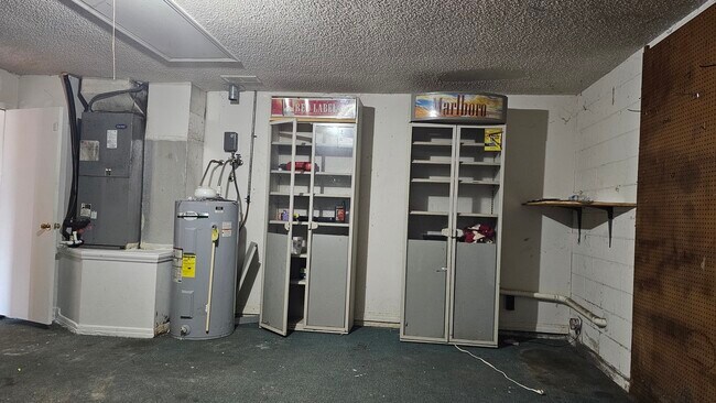 Building Photo - 1371 Melshire Ave