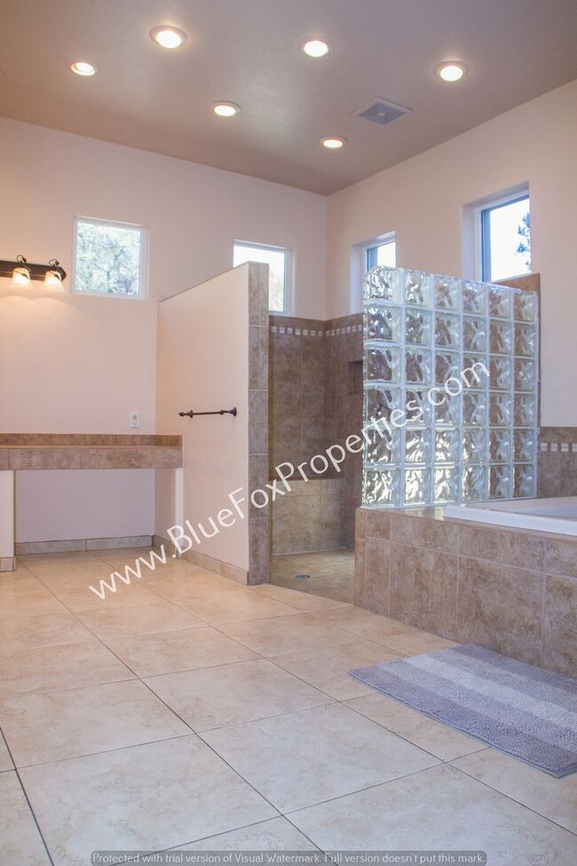 Building Photo - 6190 N Cadena De Montanas