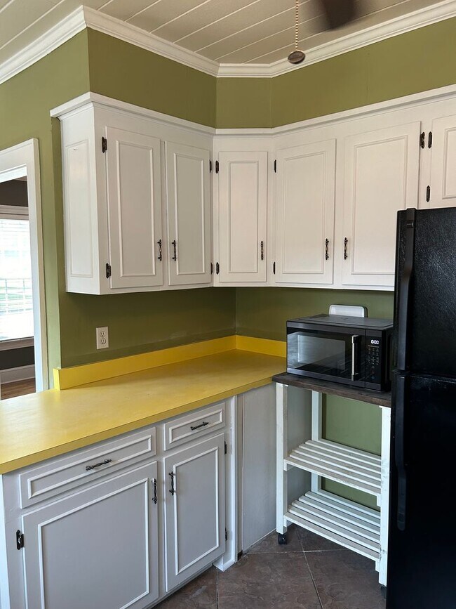 Building Photo - CHARMER LOCATED IN THE HEART OF DOWNTOWN CONWAY