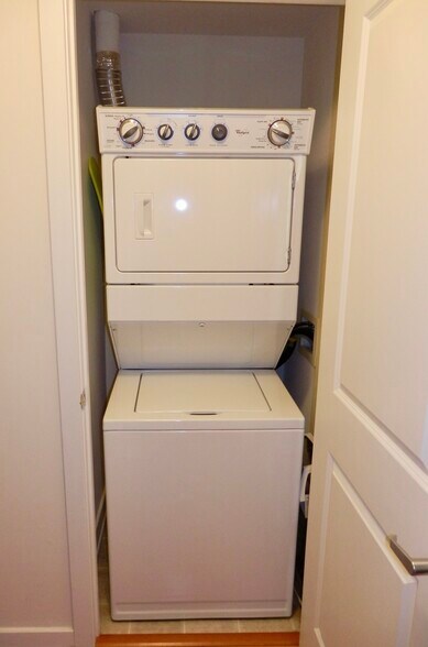 NEW Washer/Dryer - 475 K St NW