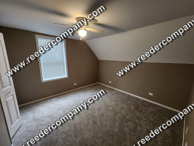 Building Photo - 4441 Sheffield Ave